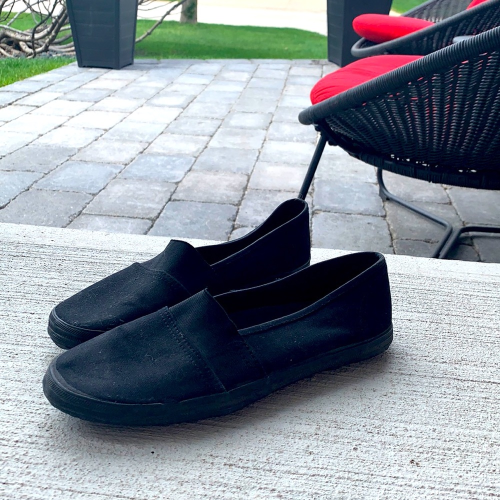 Casual black shoe, size 9